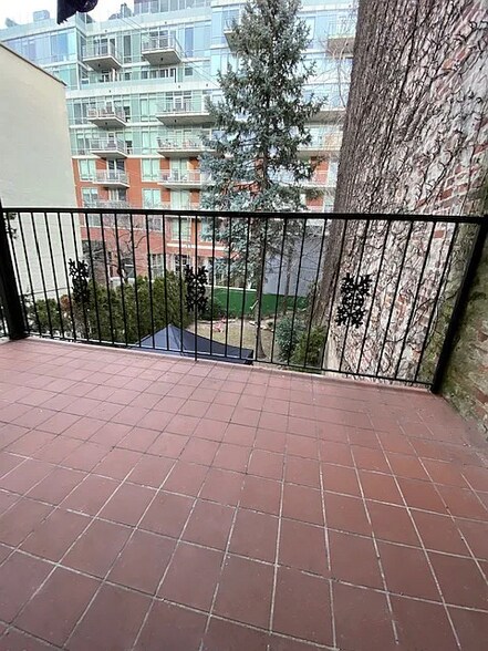 Building Photo - 300 Eckford St