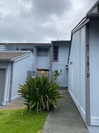 Building Photo - Kaneohe Townhouse Available Now!