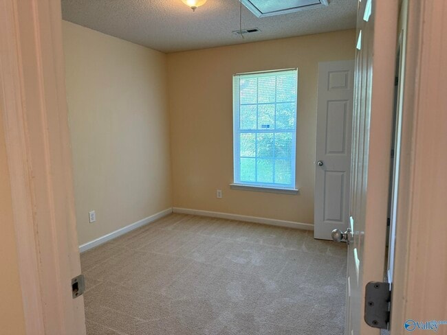 Building Photo - 128 Clover Ridge Dr