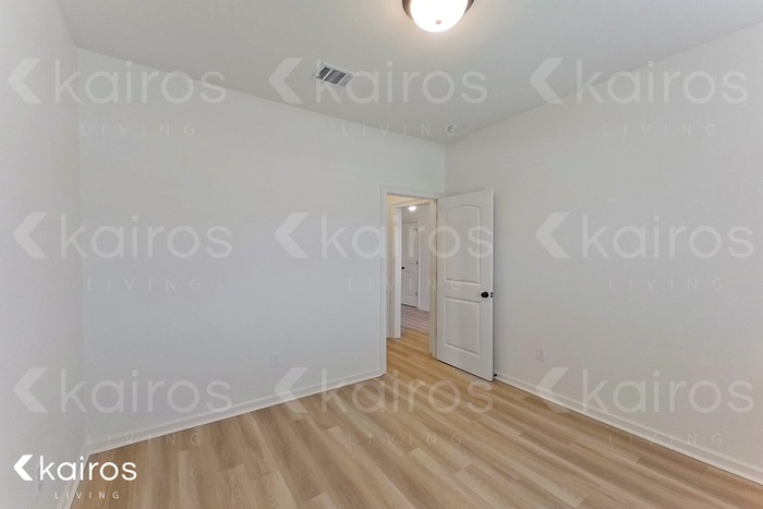 Building Photo - 207 Foggy Ln