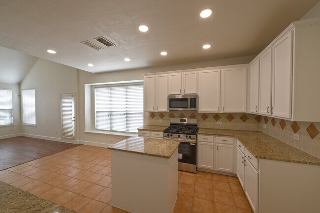Building Photo - 3001 Claybrook Dr