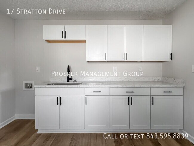 Building Photo - 17 Stratton Dr