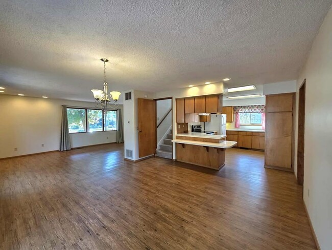 Building Photo - Large 4 Bedroom 2 Bath in Quaint Waterville