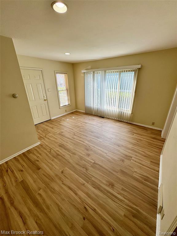 Building Photo - 368 S Wing St