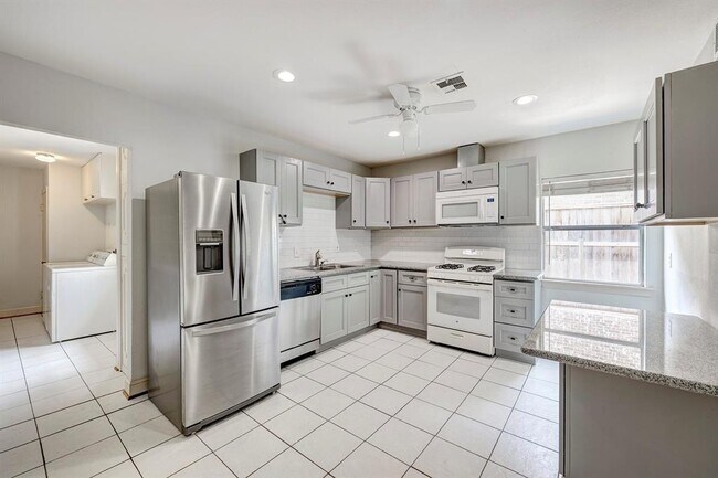 Building Photo - 4703 Braeburn Dr
