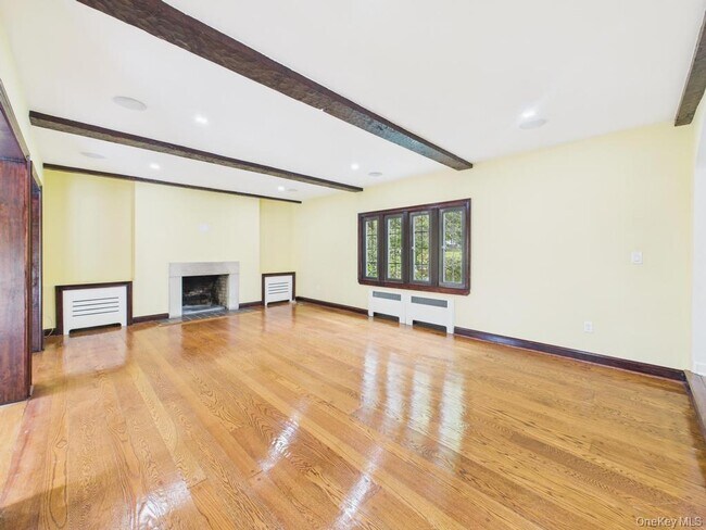 Building Photo - 75 Lord Kitchener Rd