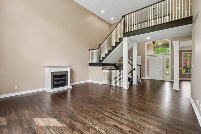 Building Photo - 1819 Brookview Dr