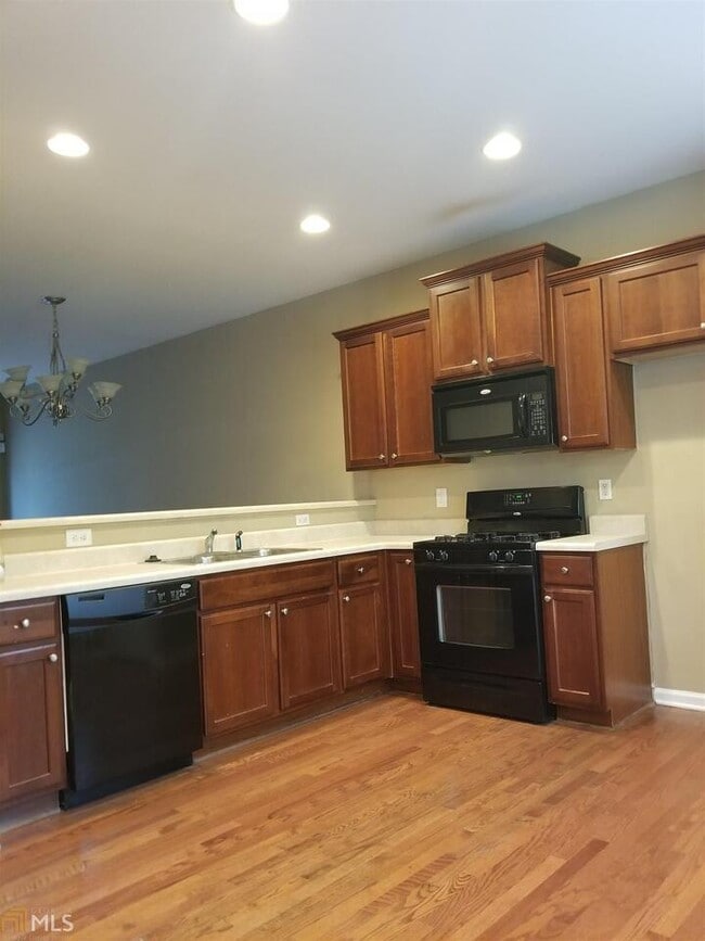 Building Photo - 3616 Utoy Dr SW