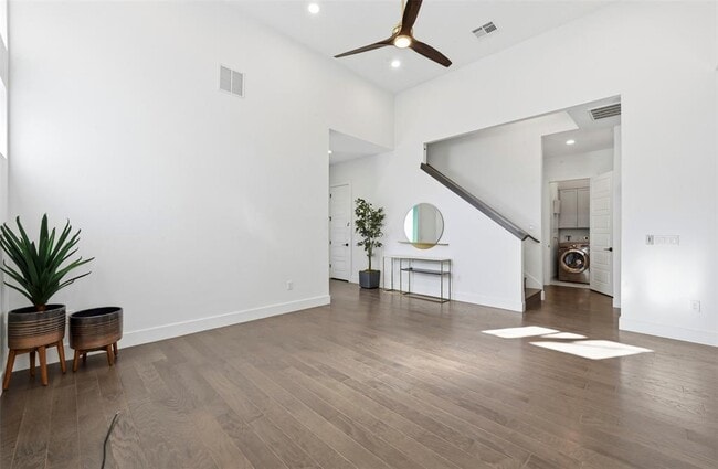 Building Photo - 904 Catalpa St