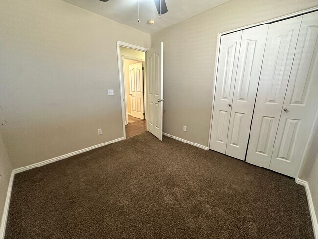 Building Photo - Move-In Bonus!!! 3 bedroom - 2 bath - located in Enoch