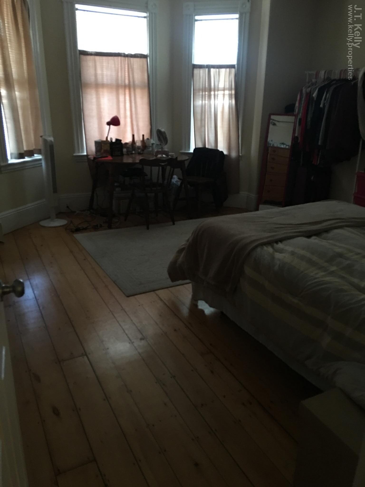 Building Photo - 192 Hillside St