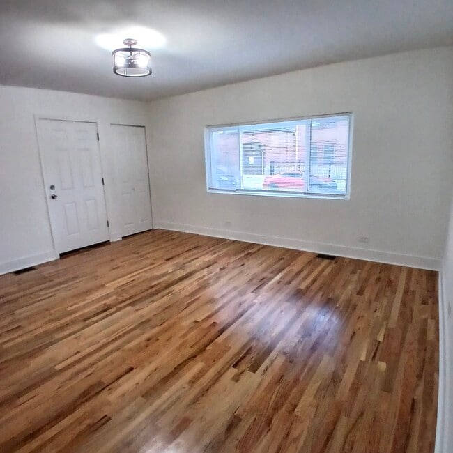 Building Photo - 2108 N Keeler Ave