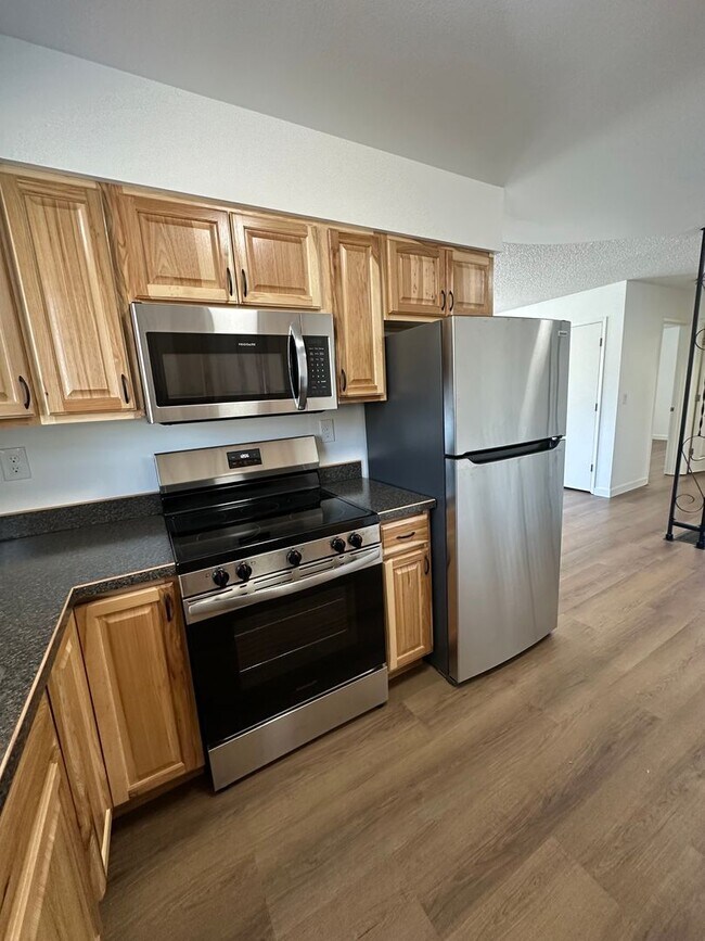 Building Photo - SPACIOUS 3-BEDROOM HOME NEAR OREGON TECH AND SKY LAKES  Located just 1.5 miles from Oregon Tech a...