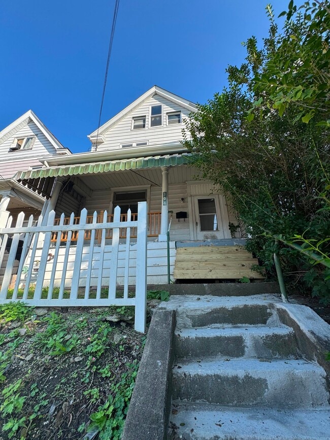 Building Photo - 304 Walnut St