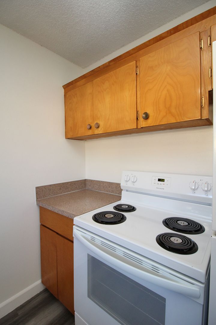 Building Photo - 6237-6239 SE Fern Ave