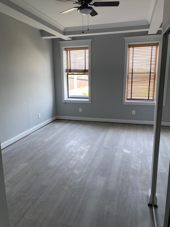 Building Photo - 146 N East Ave