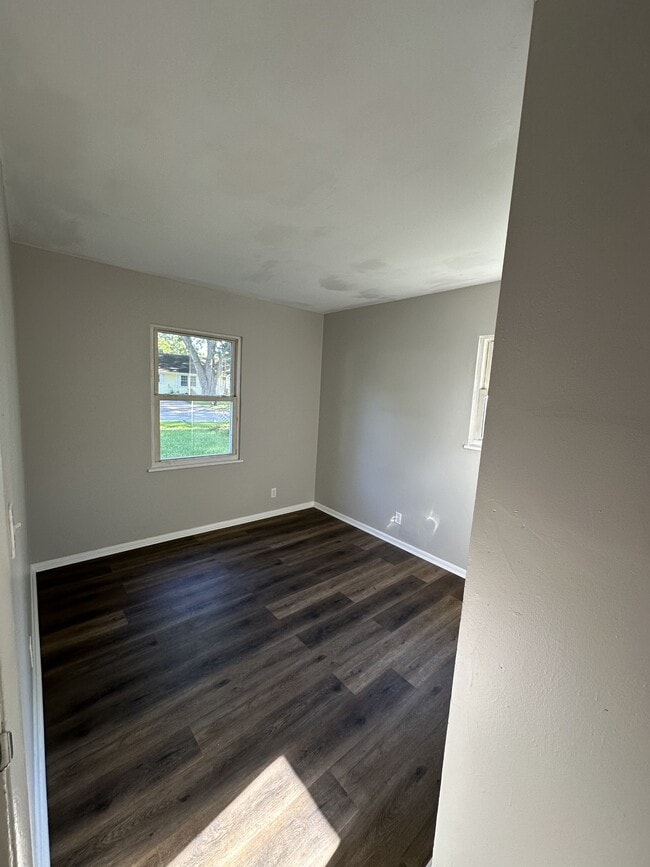 Building Photo - 2303 Bramble Way