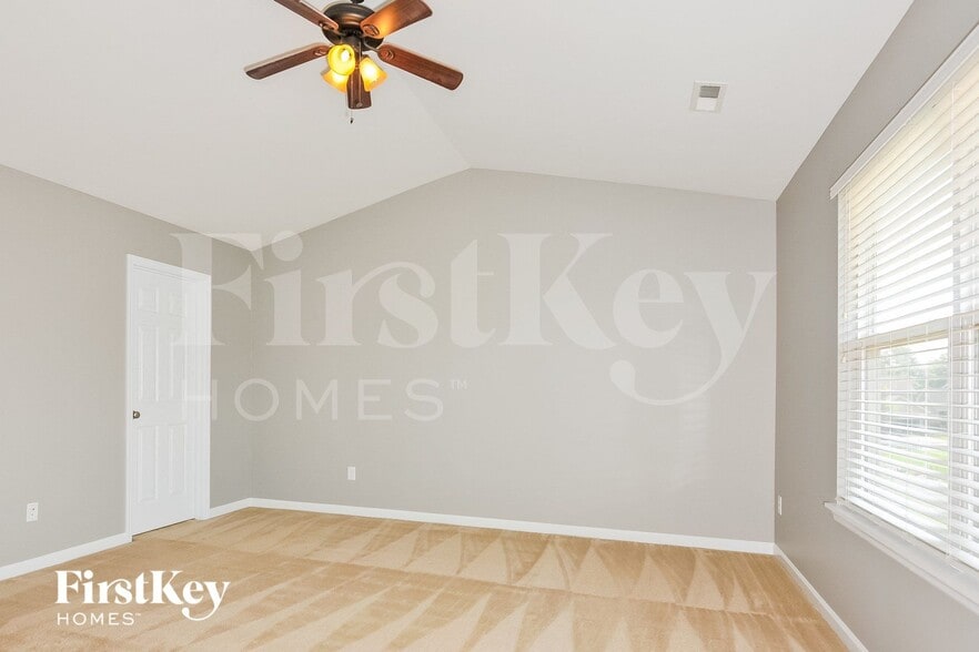 Building Photo - 229 Greengate Dr