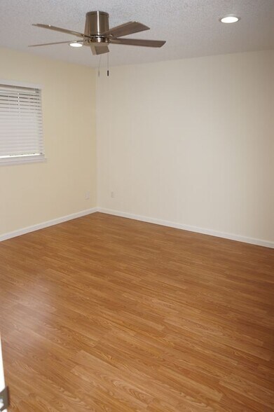 Building Photo - 547 Tawny Dr