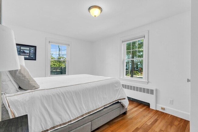 Building Photo - 907 Adams St