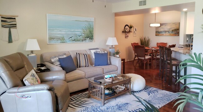 Building Photo - ** 2/2 Furnished Condo - Fountain Lakes Es...