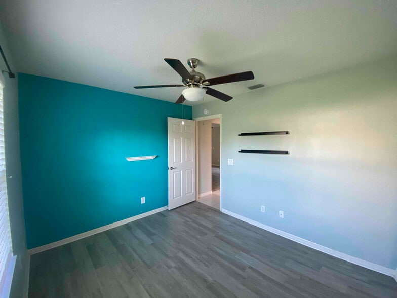 Building Photo - 3915 E Lake Todd Dr