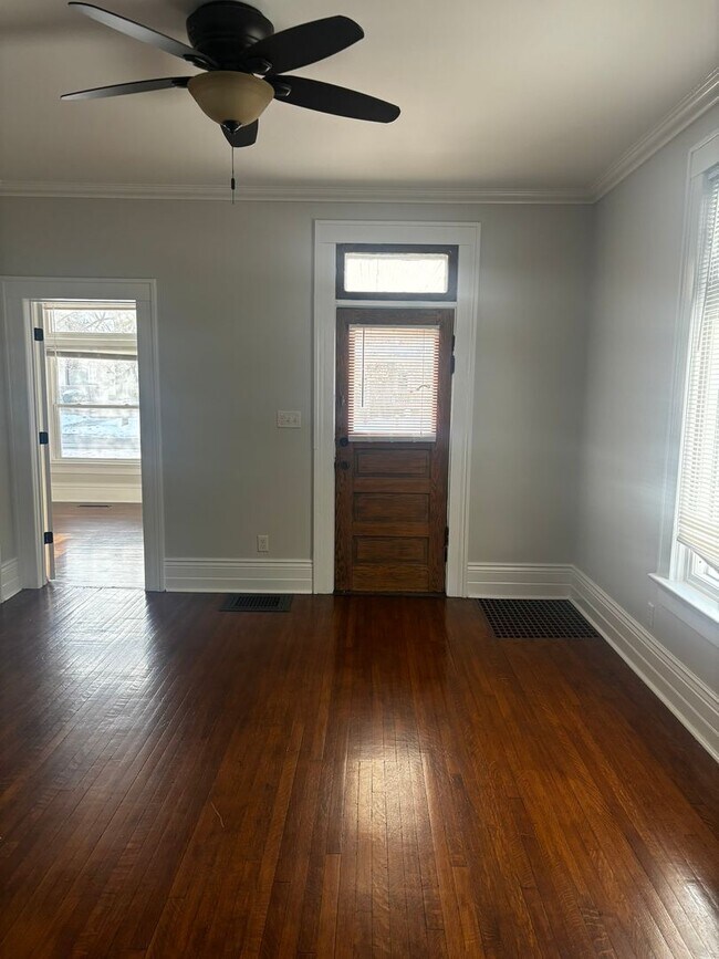 Building Photo - 1007 Lake Ave