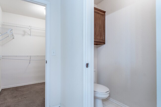 Building Photo - 5700 SE 87th St