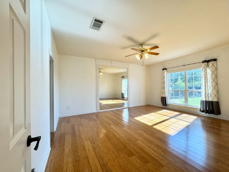 Building Photo - 1303 Kenshire Ct