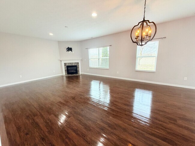 Building Photo - 1618 Woodside Cir