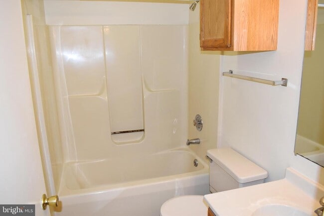 Building Photo - 959 Orchard Dr