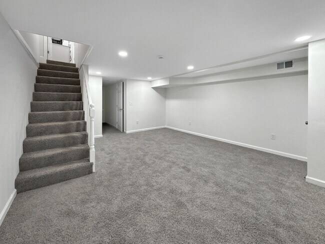 Building Photo - Spacious 3BR Home with Finished Basement & Flex Space