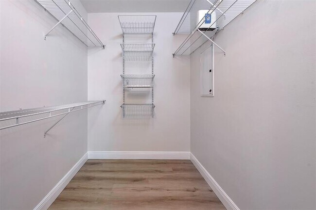 Building Photo - 2421 NE 65th St