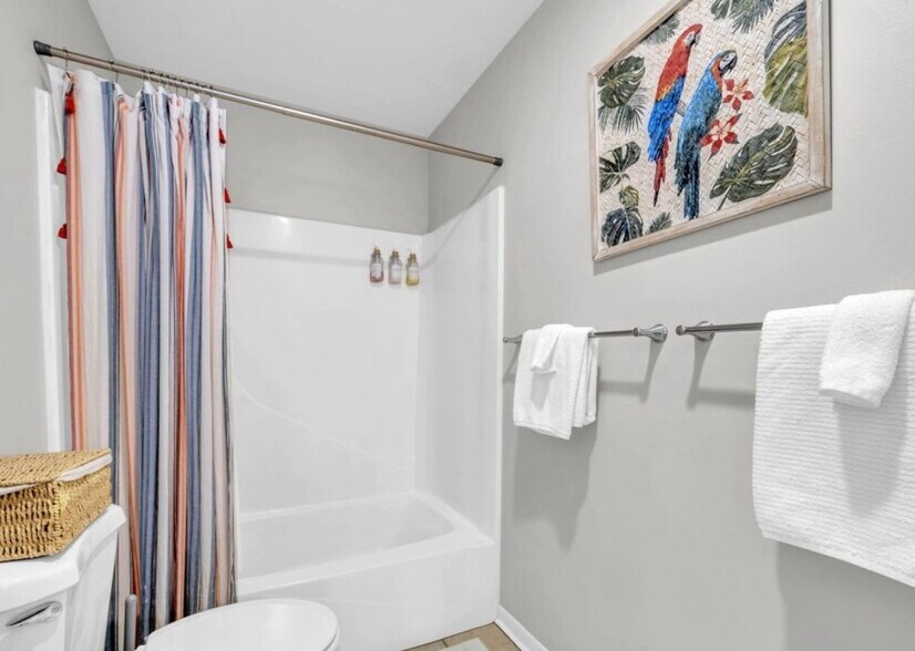 Master bathroom - 321 Woodham Ct