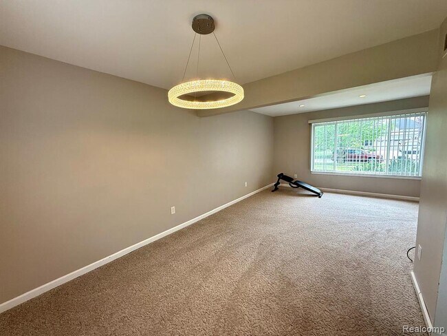 Building Photo - 1625 Lakewood Dr