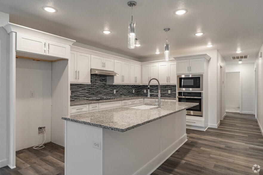 Primary Photo - Oak Tree Manor Duplexes