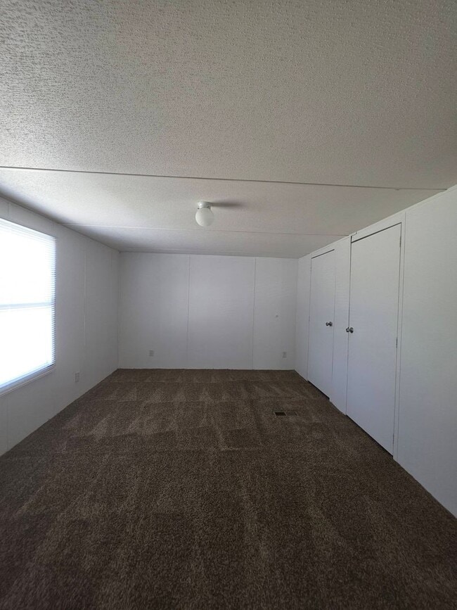Building Photo - Ready to Move in