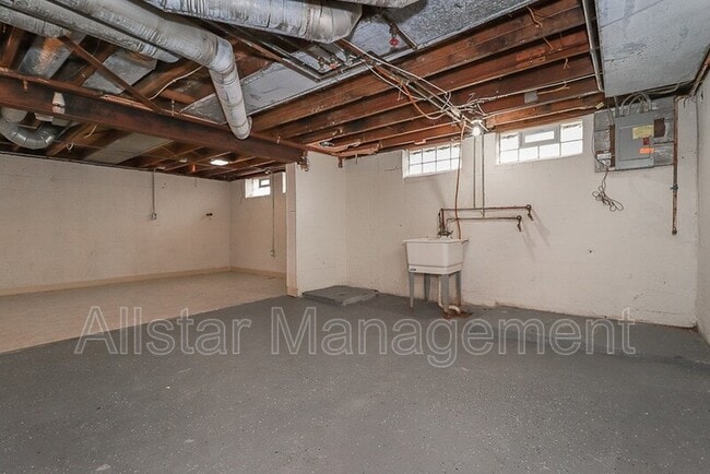 Building Photo - 6207 Gerald Ave