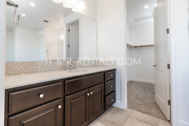 Building Photo - EXCLUSIVE ELLIS HOME For Rent in Tracy - o...