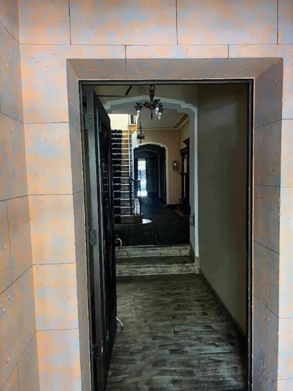 Building Photo - 419 Cloverdale Ave