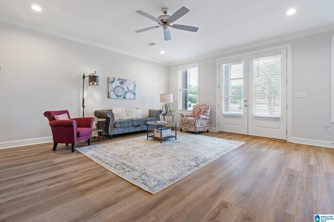 Building Photo - 829 21st Ave E