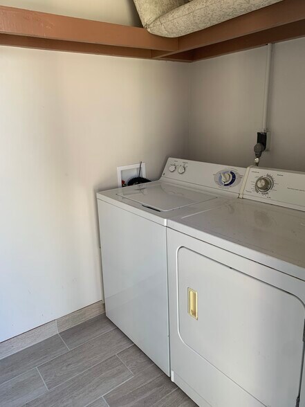 washer/dryer - 1937 Collier Ave