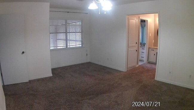 Building Photo - 601 Rock Hollow Dr