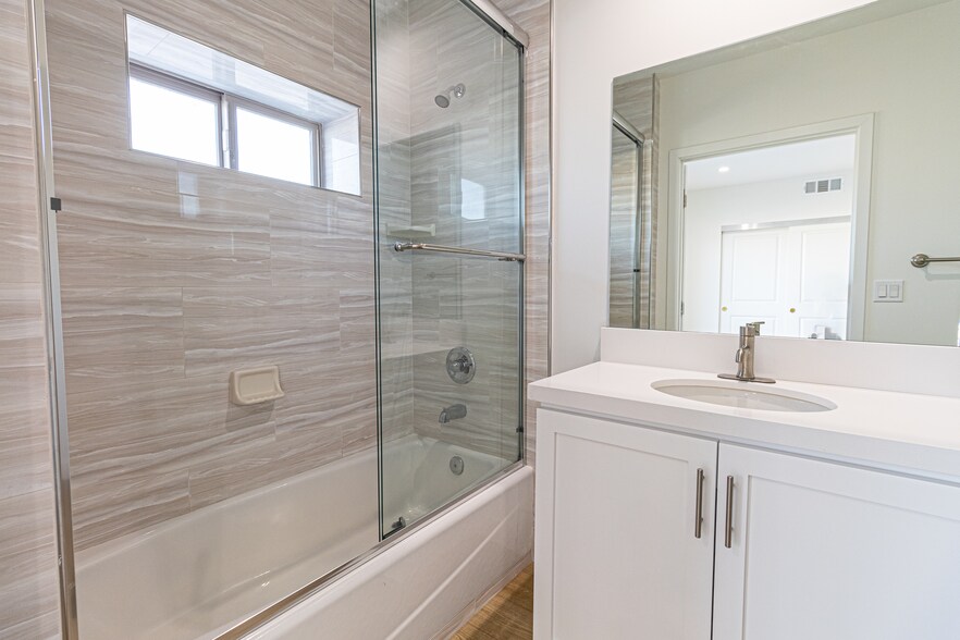 Building Photo - 3672 W Imperial Hwy