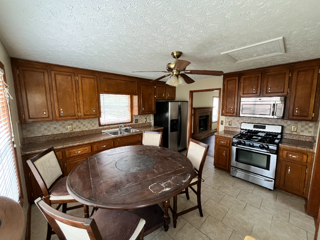 Building Photo - 3933 Brantley Dr