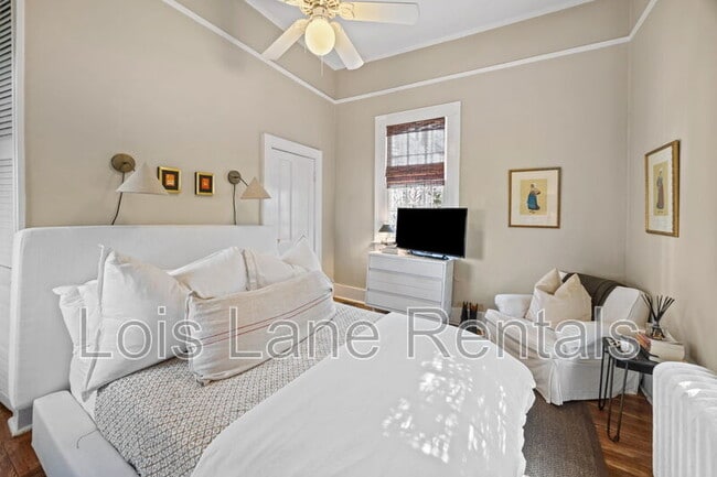 Building Photo - 139 1/2 Broad Street