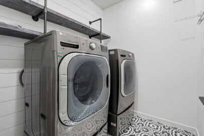 Building Photo - 4512 Mark Avizo