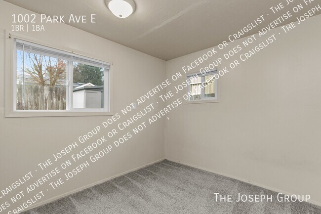 Building Photo - 1002 Park Ave E