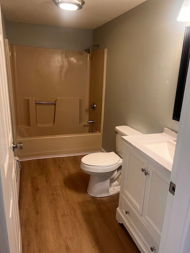 Building Photo - 39 Saint Thomas St