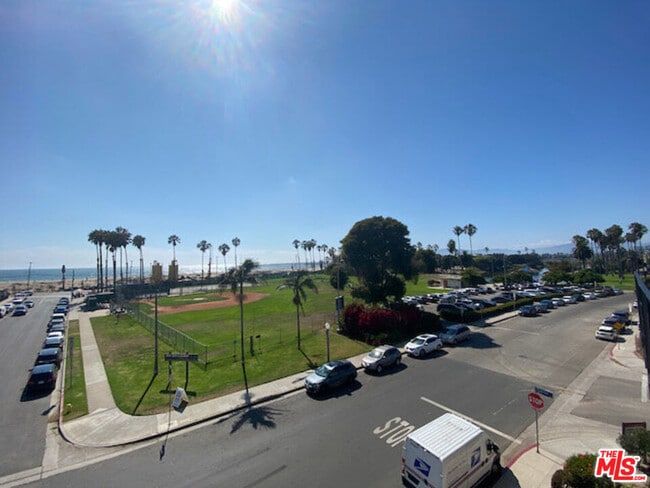 Building Photo - 6824 Esplanade